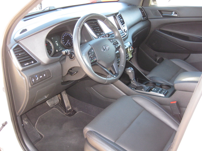 Hyundai Tucson 4 WD, снимка 9 - Автомобили и джипове - 39538071