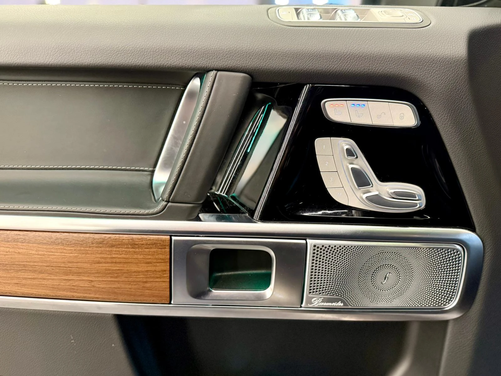 Mercedes-Benz G 450 d* AMG* 4Matic* Гаранция* Burm* Лизинг* MultiBeam - изображение 6