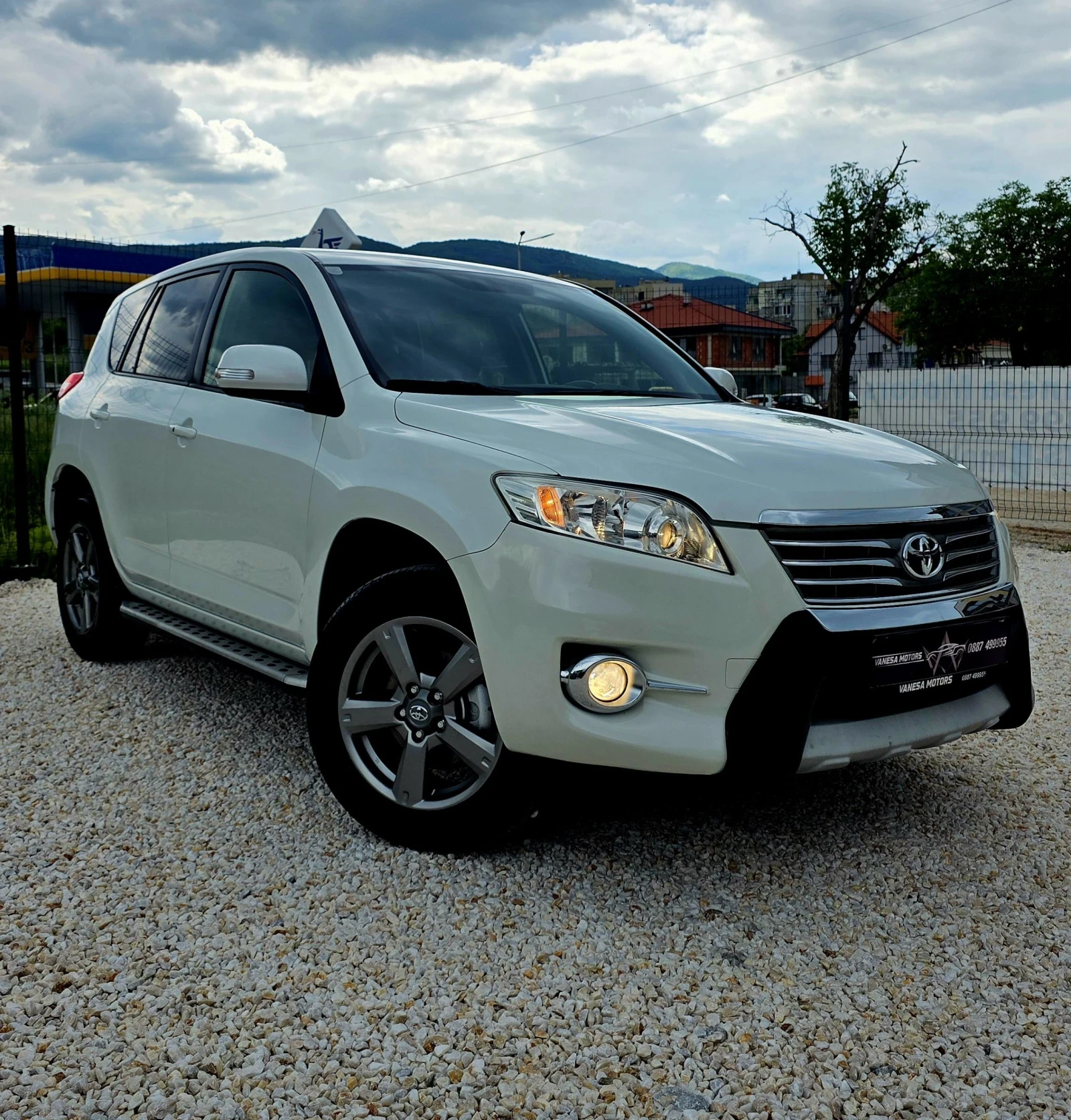 Toyota Rav4 FULL SERVICE IN TOYOTA Navi Kamera Keyless Go 4�4  | Mobile.bg � ����������� 1