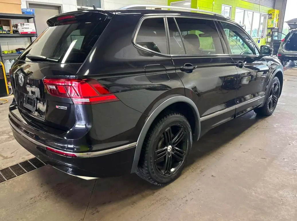 VW Tiguan Highline R-line 4motion, снимка 4 - Автомобили и джипове - 55372337