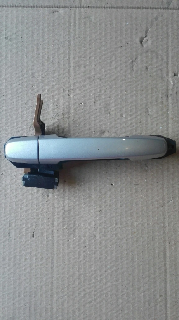 Дръжка врата външна задна лява Тойота Аурис