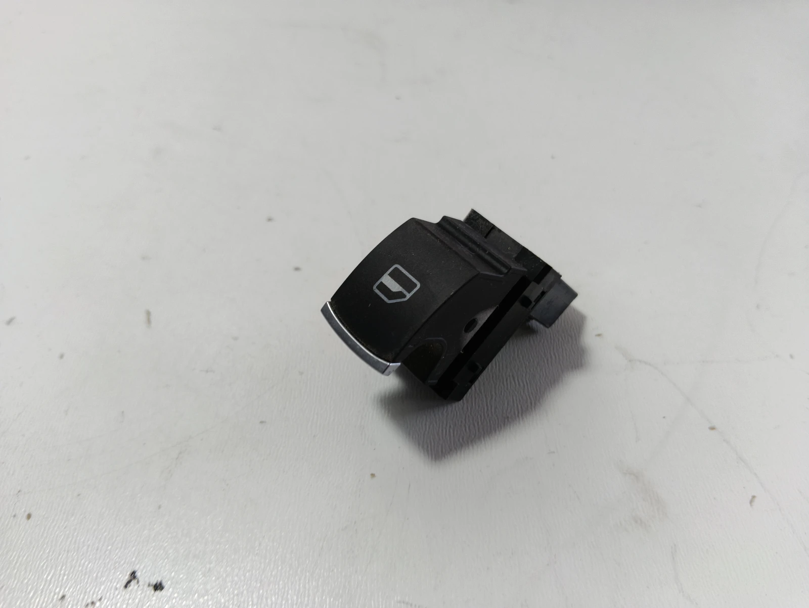 копче ел. стъкла 5K0959855 VW Tiguan