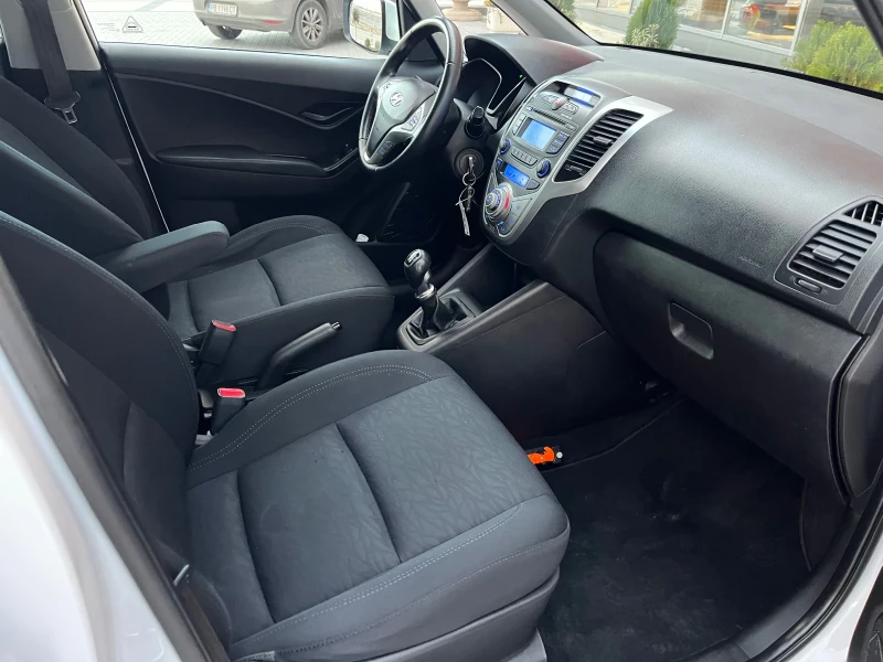 Hyundai Ix20 1.4i климатроник, снимка 9 - Автомобили и джипове - 48325818