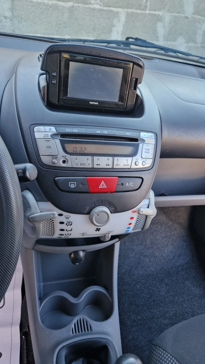 Toyota Aygo Face , снимка 11 - Автомобили и джипове - 48557913