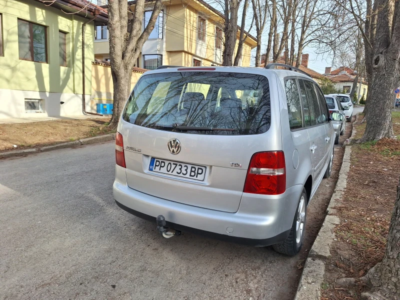 VW Touran, снимка 4 - Автомобили и джипове - 49445068