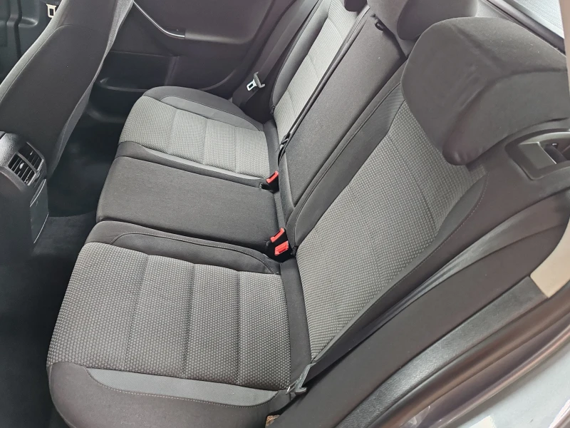 VW Golf 1.6 TDI, снимка 12 - Автомобили и джипове - 51725850