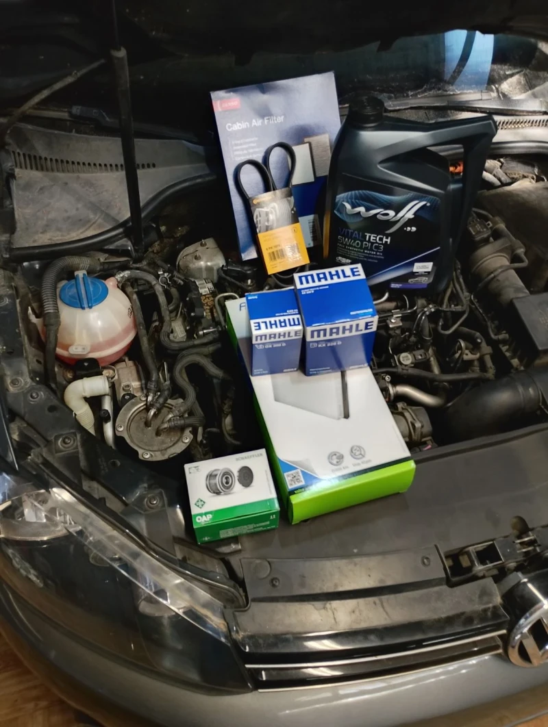 VW Golf 1.6 TDI, снимка 15 - Автомобили и джипове - 51725850