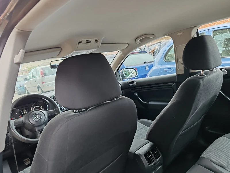 VW Golf 1.6 TDI, снимка 10 - Автомобили и джипове - 51725850
