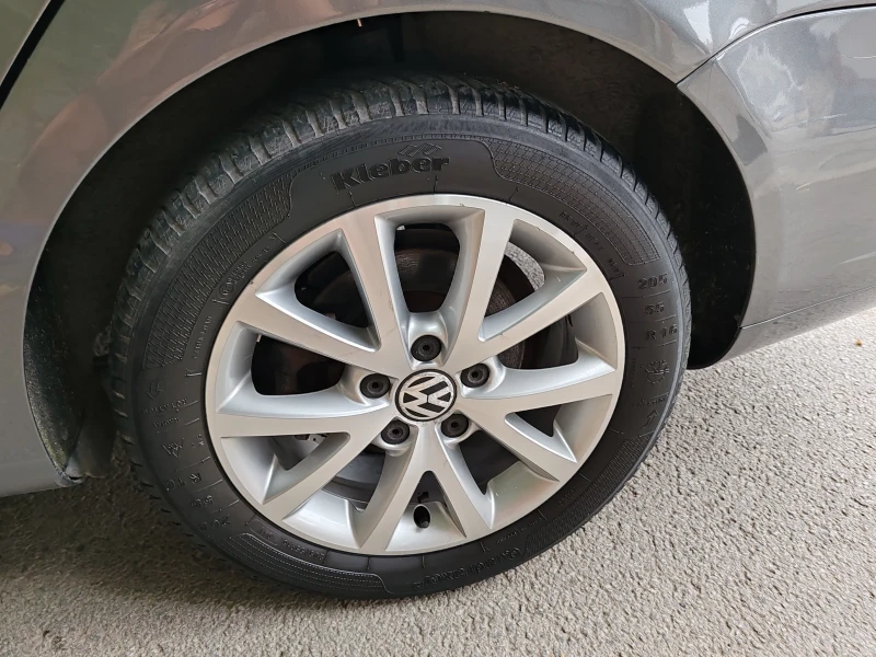 VW Golf 1.6 TDI, снимка 13 - Автомобили и джипове - 51725850