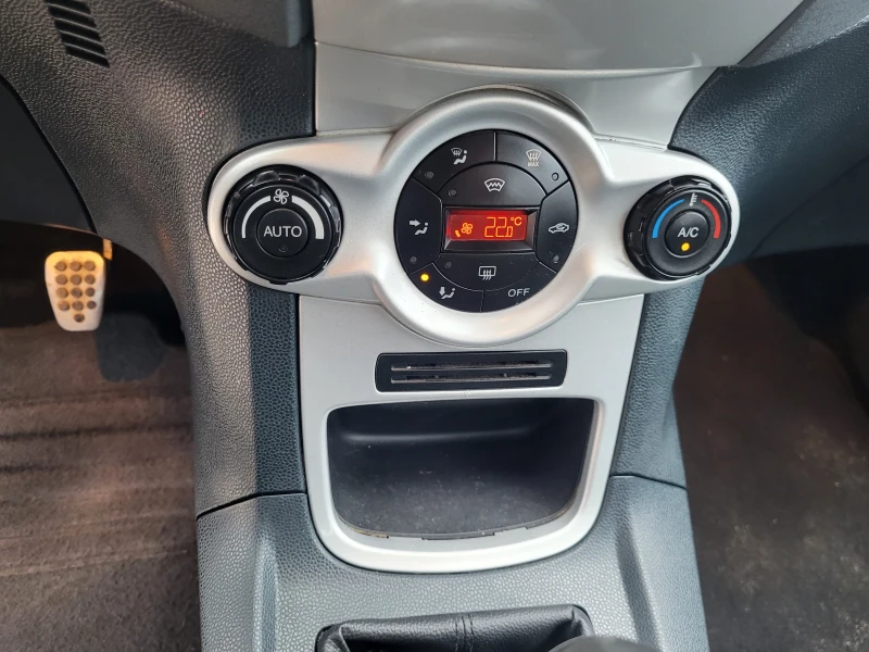Ford Fiesta 1.6 TDCI, снимка 13 - Автомобили и джипове - 52668036