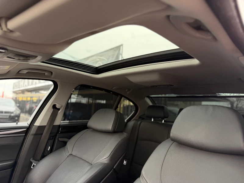 BMW 530 d= M-performance= EURO 6= HUD= Distronic= 360* Cam, снимка 13 - Автомобили и джипове - 53574612