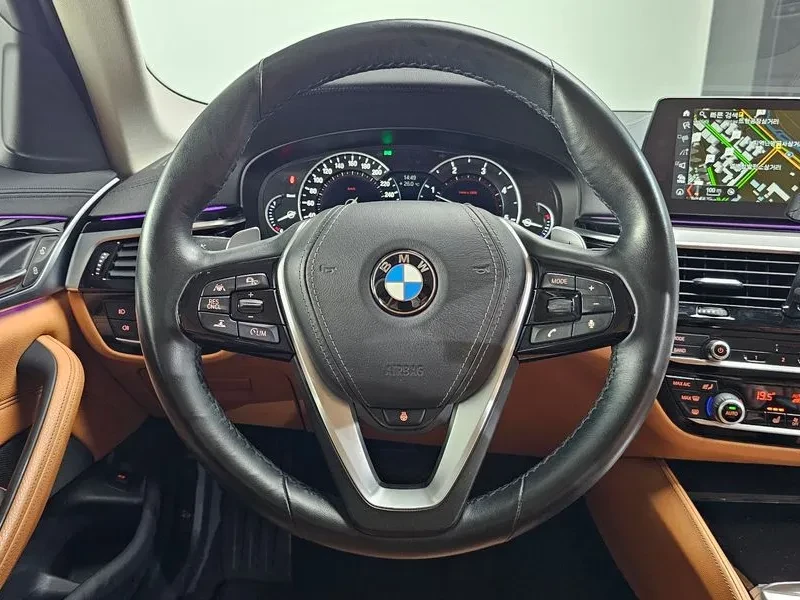 BMW 520 D Luxury Special Edition, снимка 13 - Автомобили и джипове - 56070747