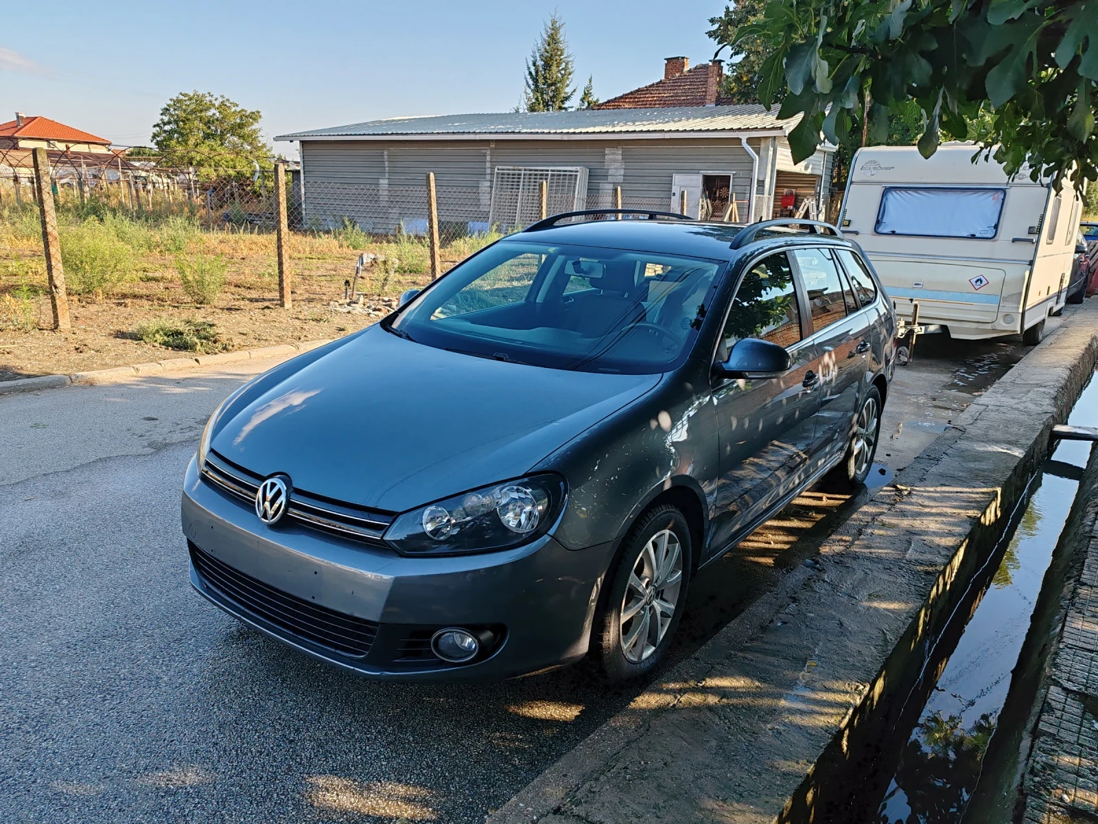 VW Golf 1.6 TDI, снимка 2 - Автомобили и джипове - 51725850