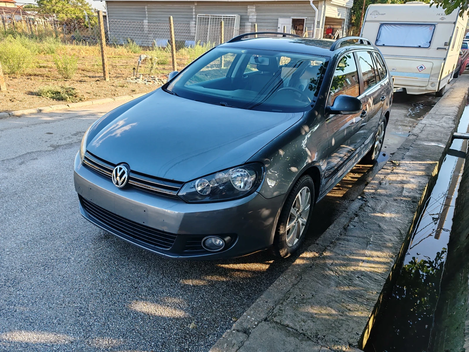 VW Golf 1.6 TDI, снимка 3 - Автомобили и джипове - 51725850