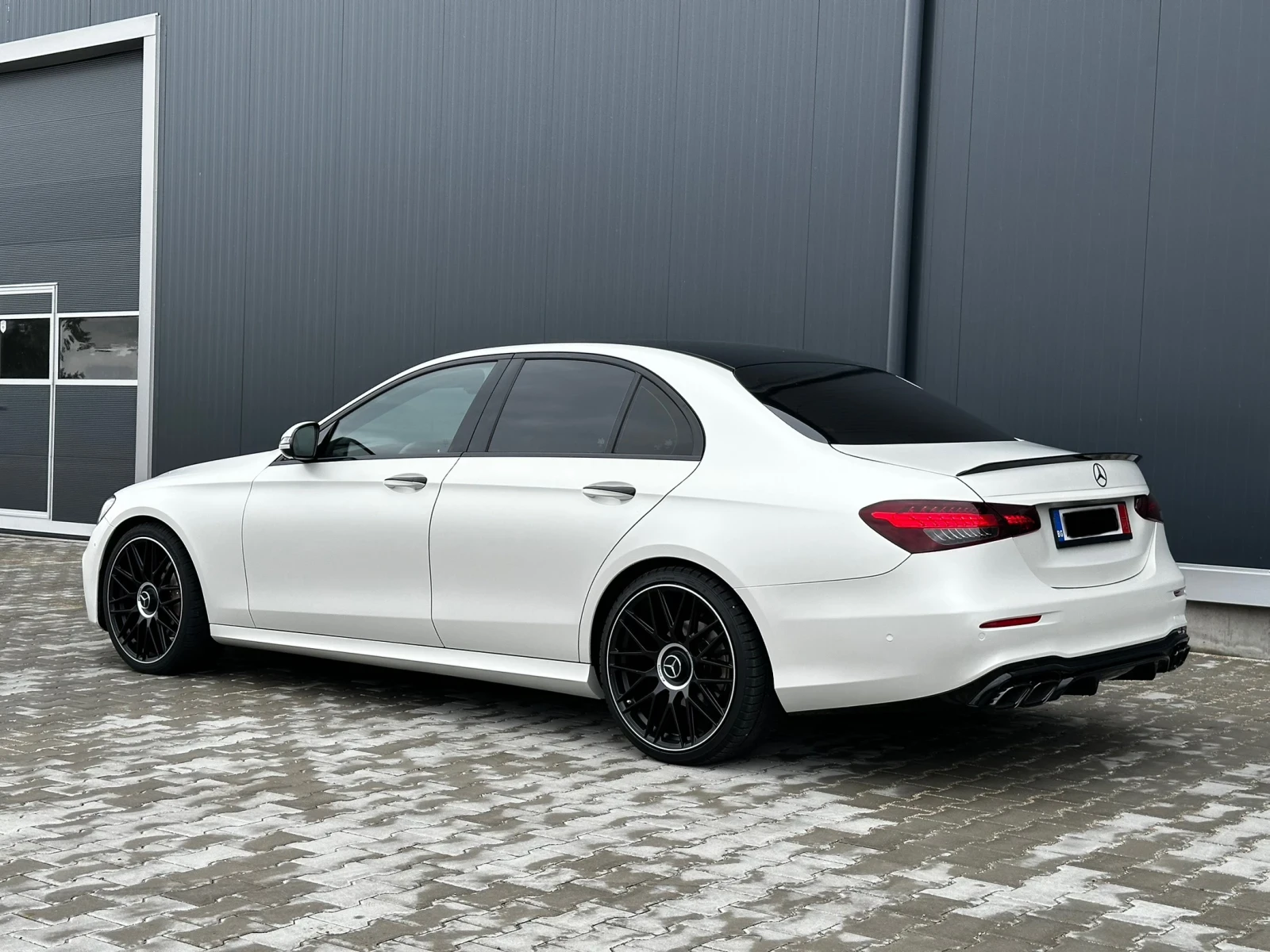 Mercedes-Benz E 220 Facelift AMG пакет, серв.история - изображение 3