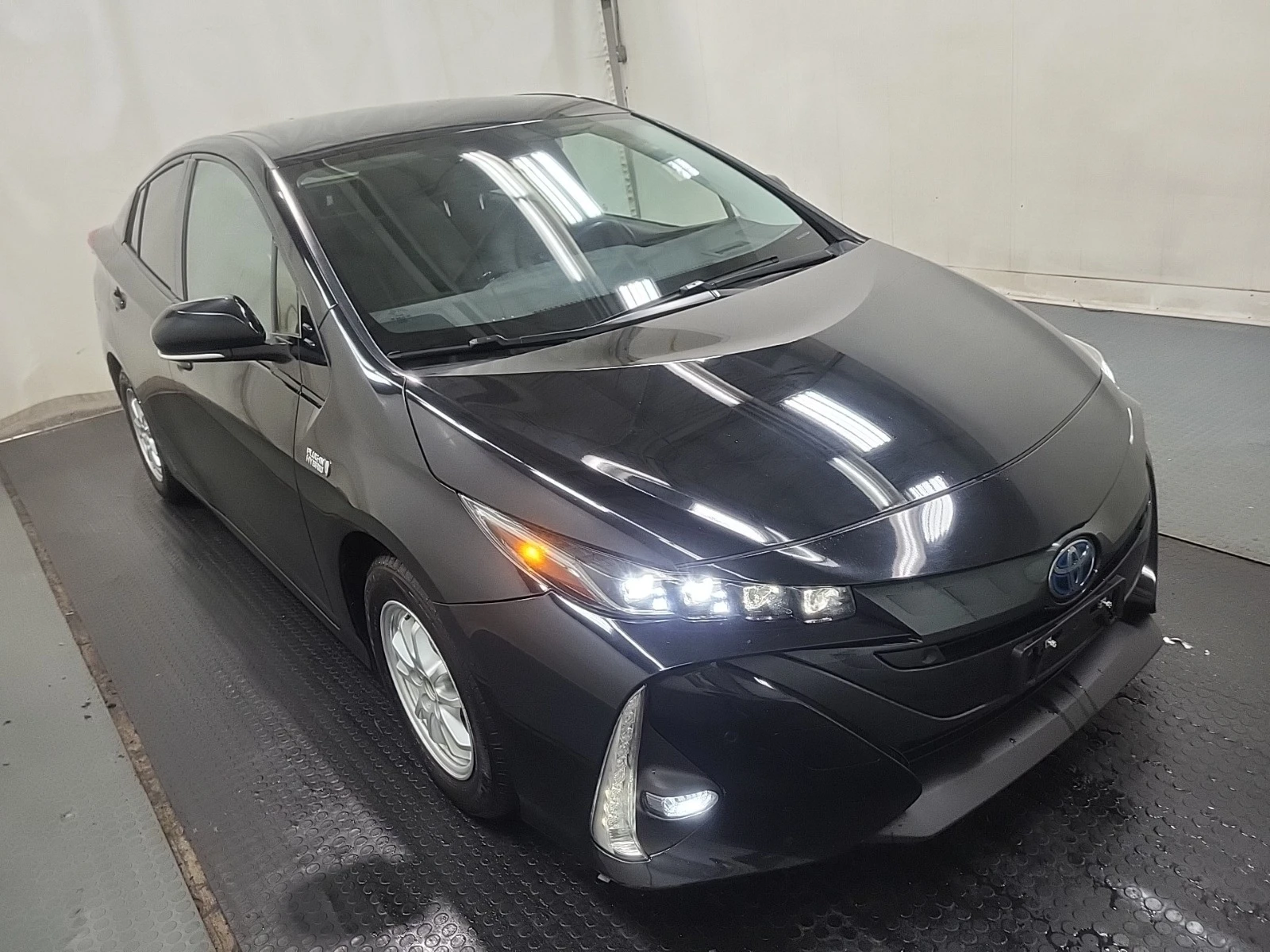 Toyota Prius PRIME * * HYBRID * * CARFAX * * АВТО КРЕДИТ * *  - изображение 2
