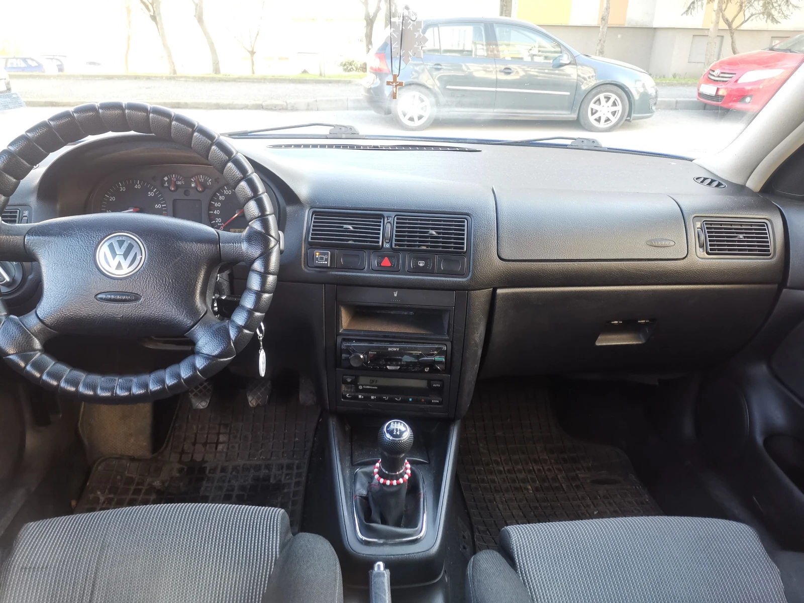 VW Golf 1.6SR 100к.с., снимка 8 - Автомобили и джипове - 53716274