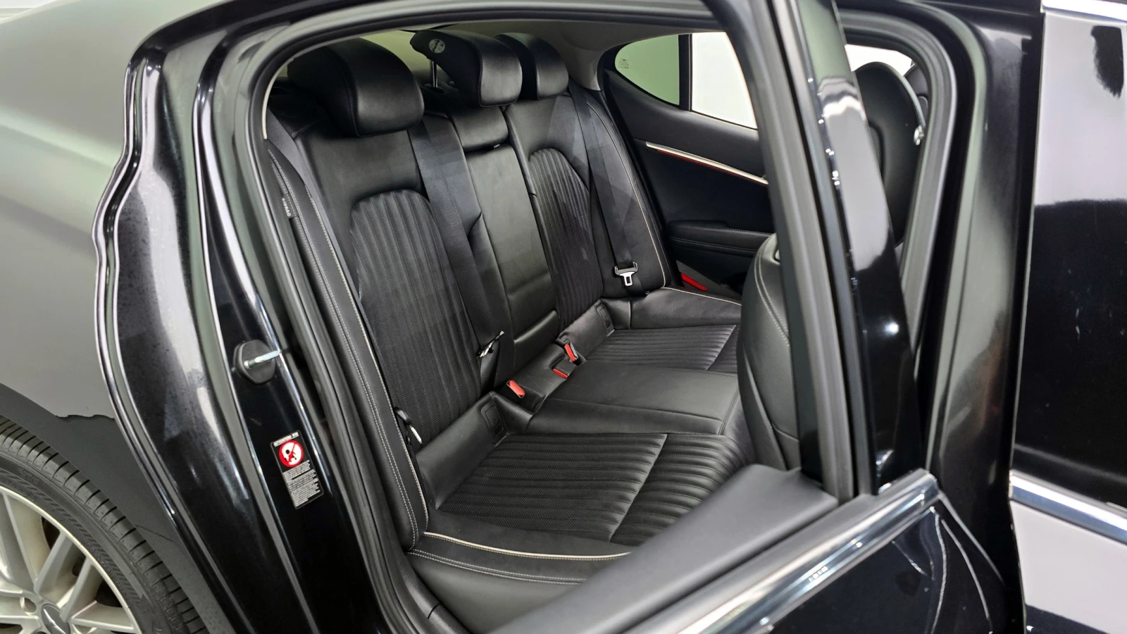 Genesis G70 2.2 CRDI, снимка 8 - Автомобили и джипове - 54093450