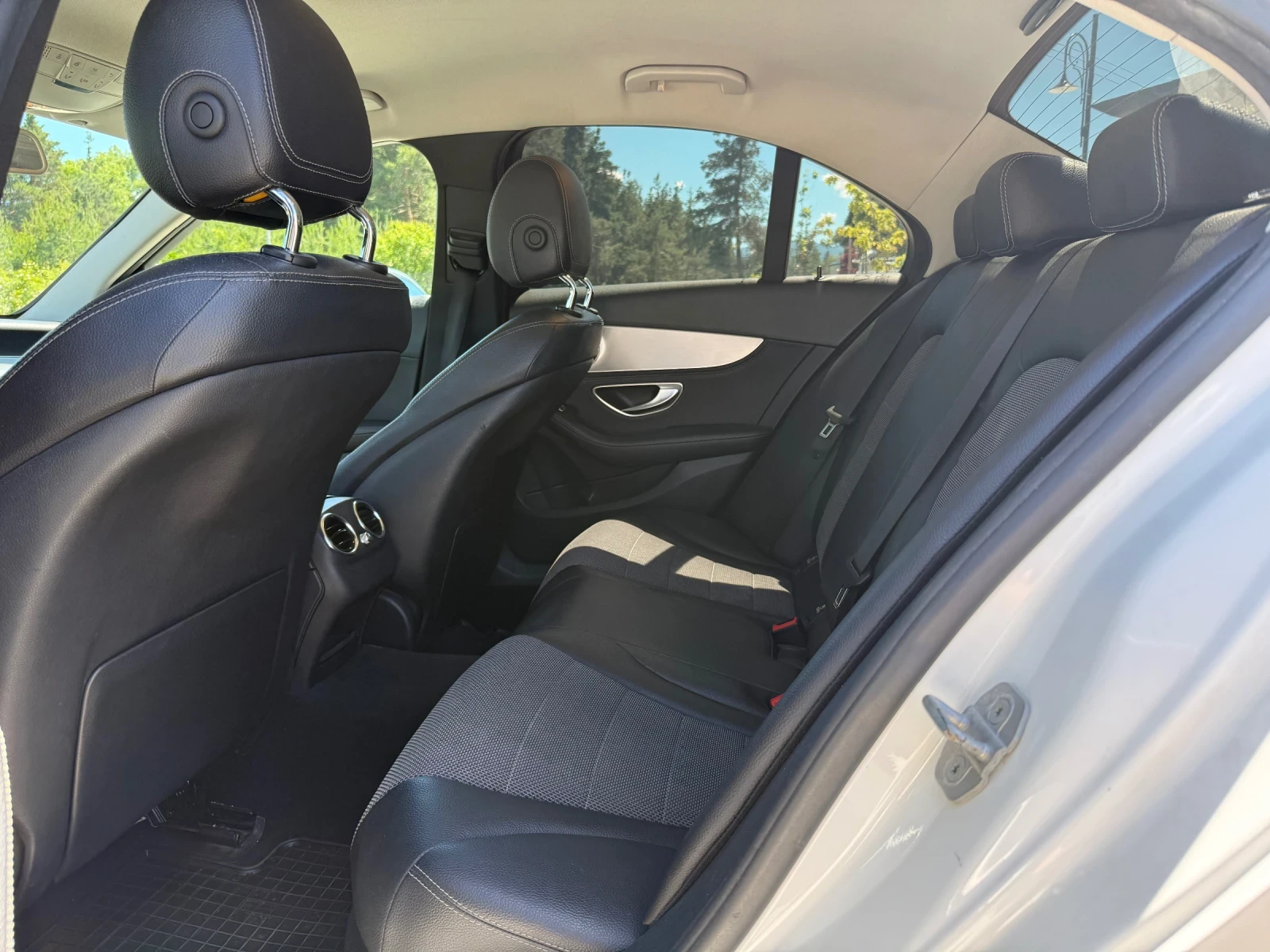 Mercedes-Benz C 250 AVANTGARDE/4MATIC/DISTRONIC PLUS, снимка 12 - Автомобили и джипове - 54909812
