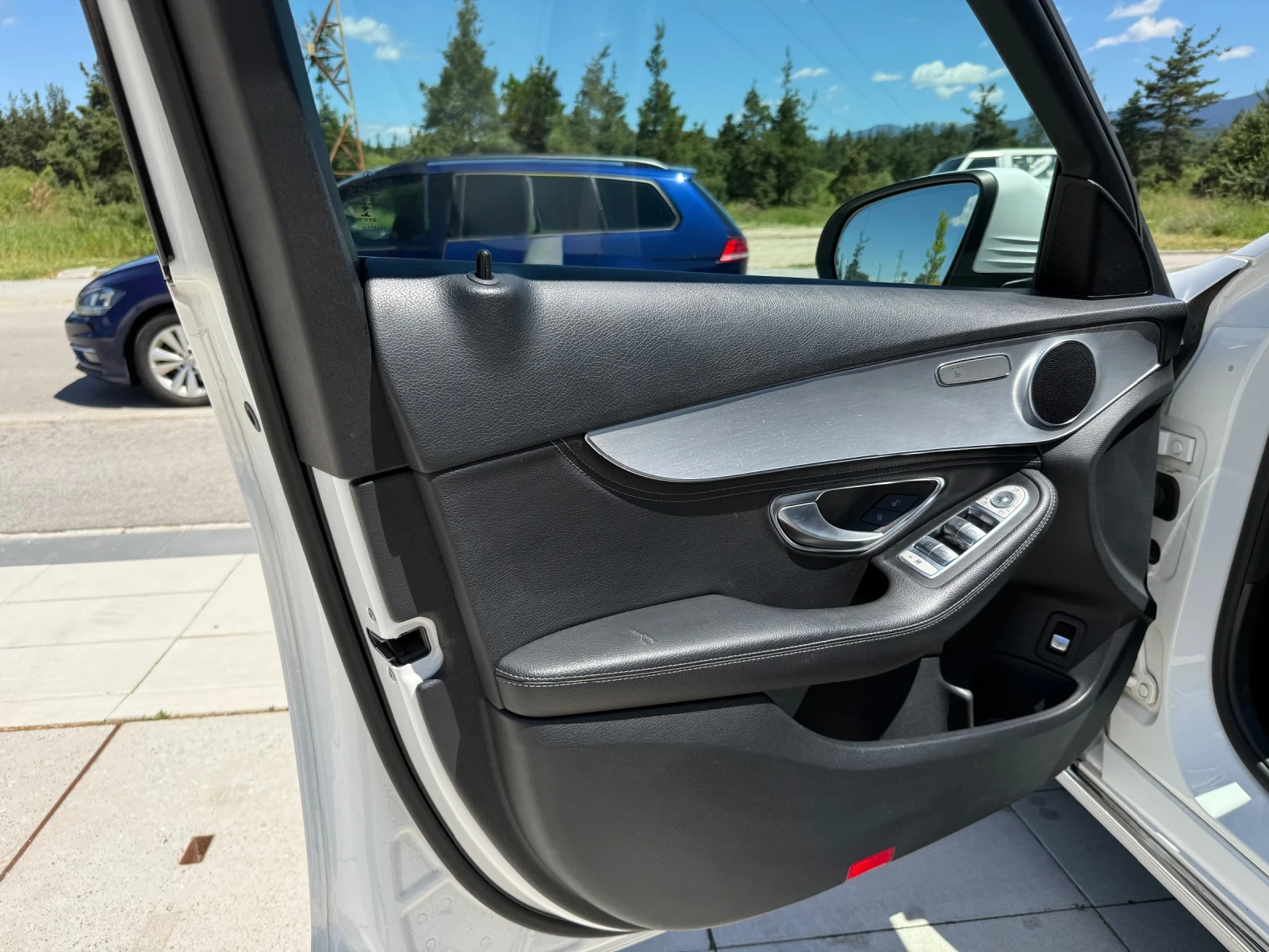 Mercedes-Benz C 250 AVANTGARDE/4MATIC/DISTRONIC PLUS, снимка 11 - Автомобили и джипове - 54909812