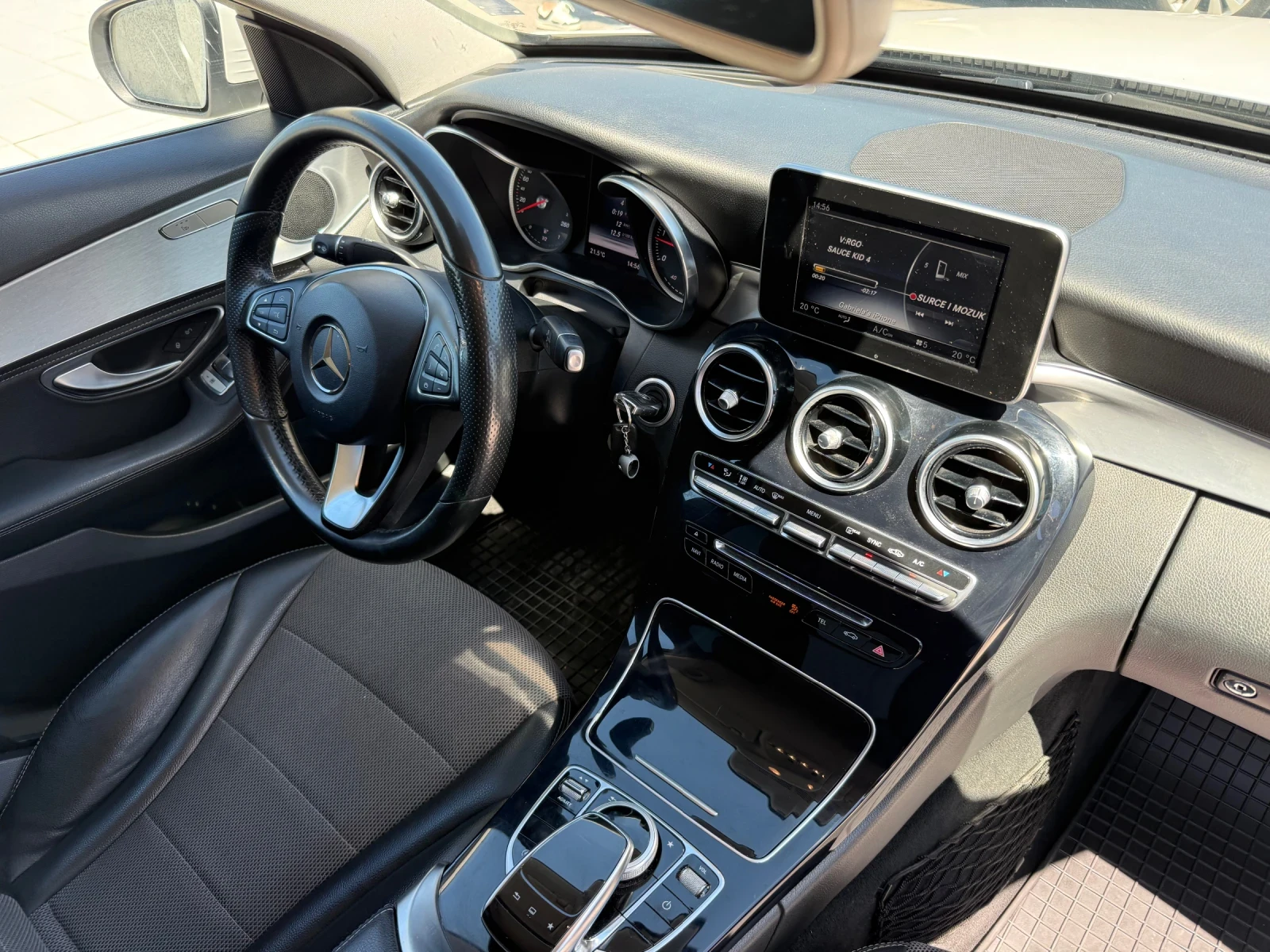 Mercedes-Benz C 250 AVANTGARDE/4MATIC/DISTRONIC PLUS, снимка 15 - Автомобили и джипове - 54909812