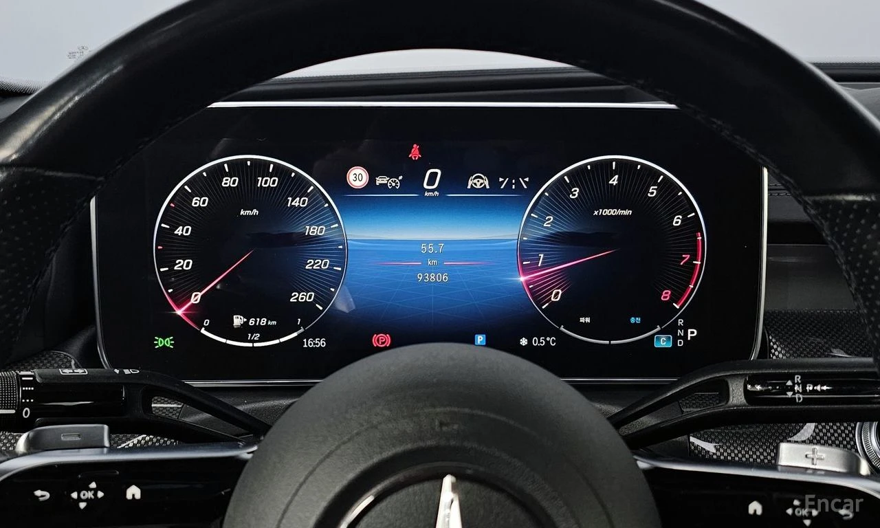 Mercedes-Benz C 300 AMG LINE* DISTRONIC* HEAD-UP* 360 CAM* PANORAMA* , снимка 10 - Автомобили и джипове - 55224437