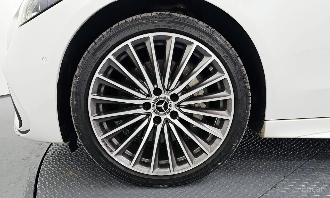 Mercedes-Benz C 300 AMG LINE* DISTRONIC* HEAD-UP* 360 CAM* PANORAMA* , снимка 5 - Автомобили и джипове - 55224437