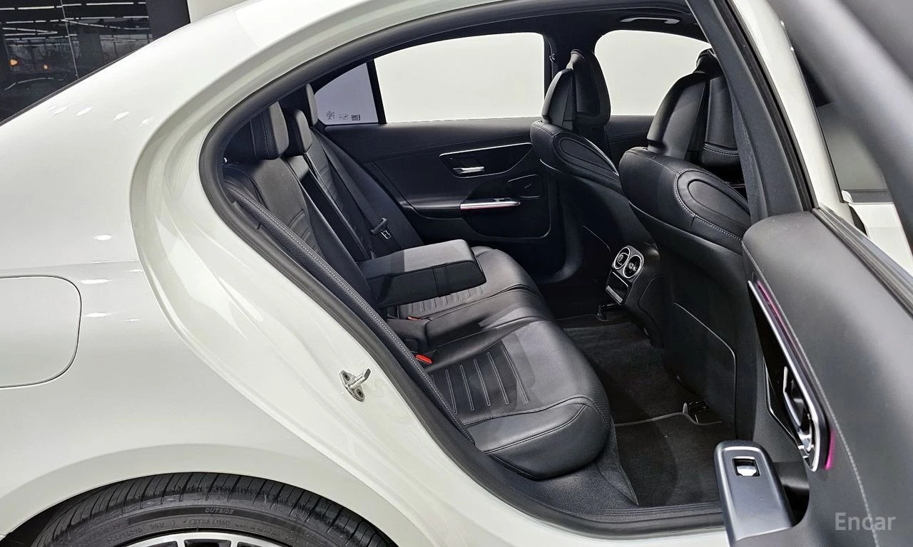 Mercedes-Benz C 300 AMG LINE* DISTRONIC* HEAD-UP* 360 CAM* PANORAMA* , снимка 14 - Автомобили и джипове - 55224437