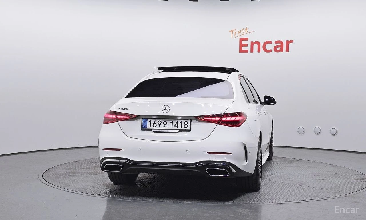 Mercedes-Benz C 300 AMG LINE* DISTRONIC* HEAD-UP* 360 CAM* PANORAMA* , снимка 4 - Автомобили и джипове - 55224437