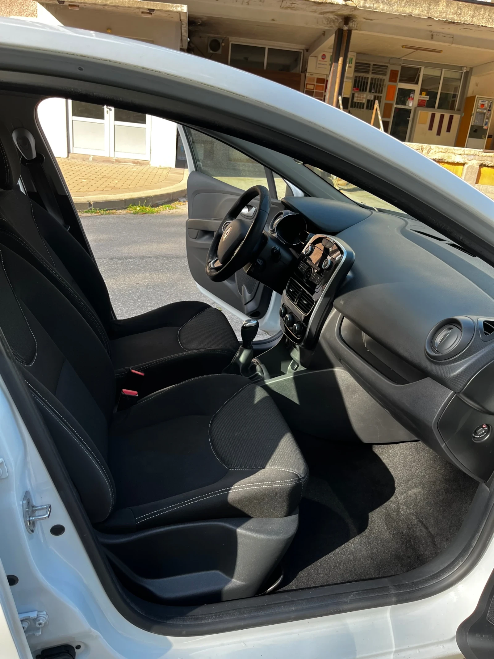 Renault Clio, снимка 13 - Автомобили и джипове - 55881399