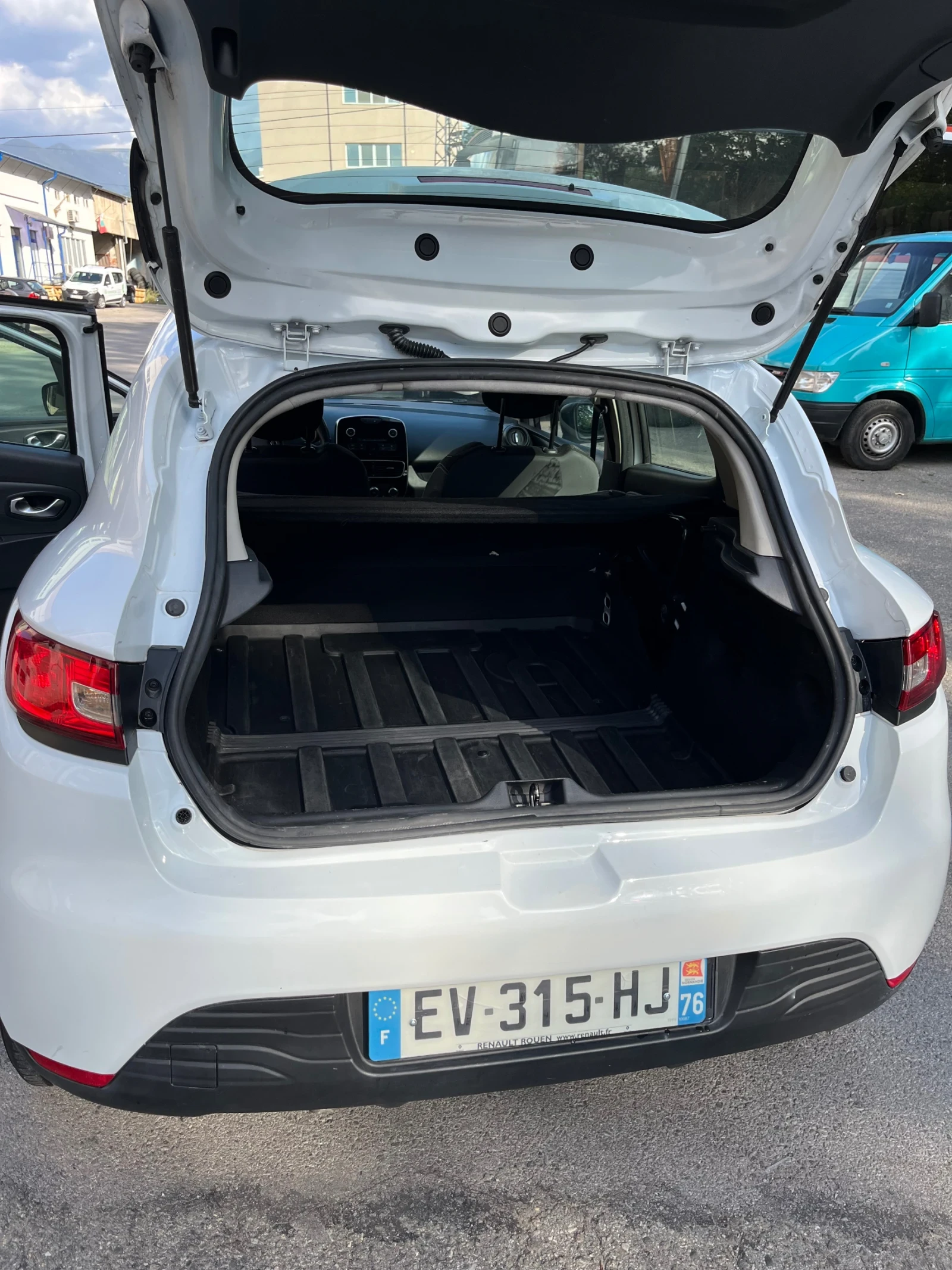 Renault Clio, снимка 12 - Автомобили и джипове - 55881399
