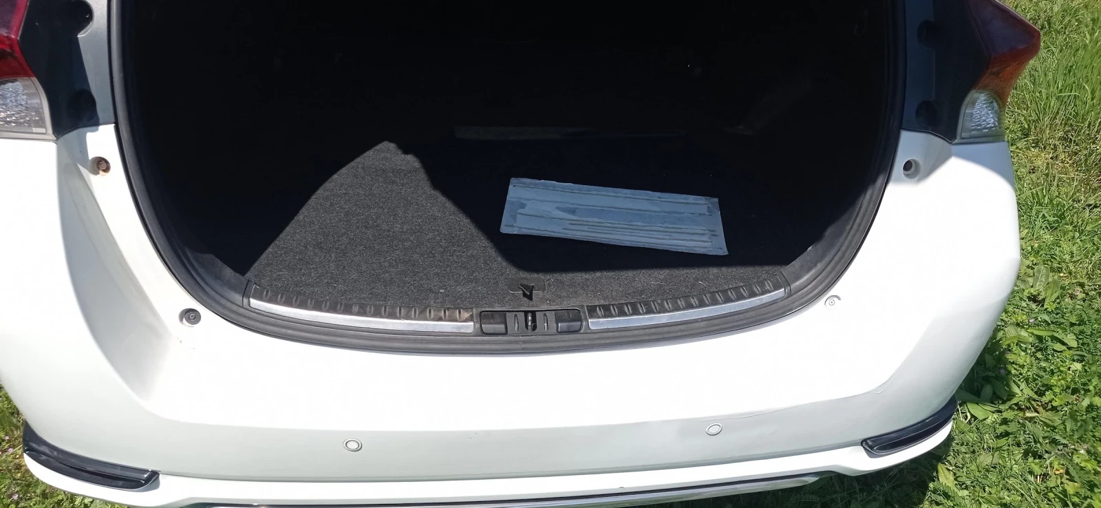 Toyota Auris, снимка 12 - Автомобили и джипове - 56335609