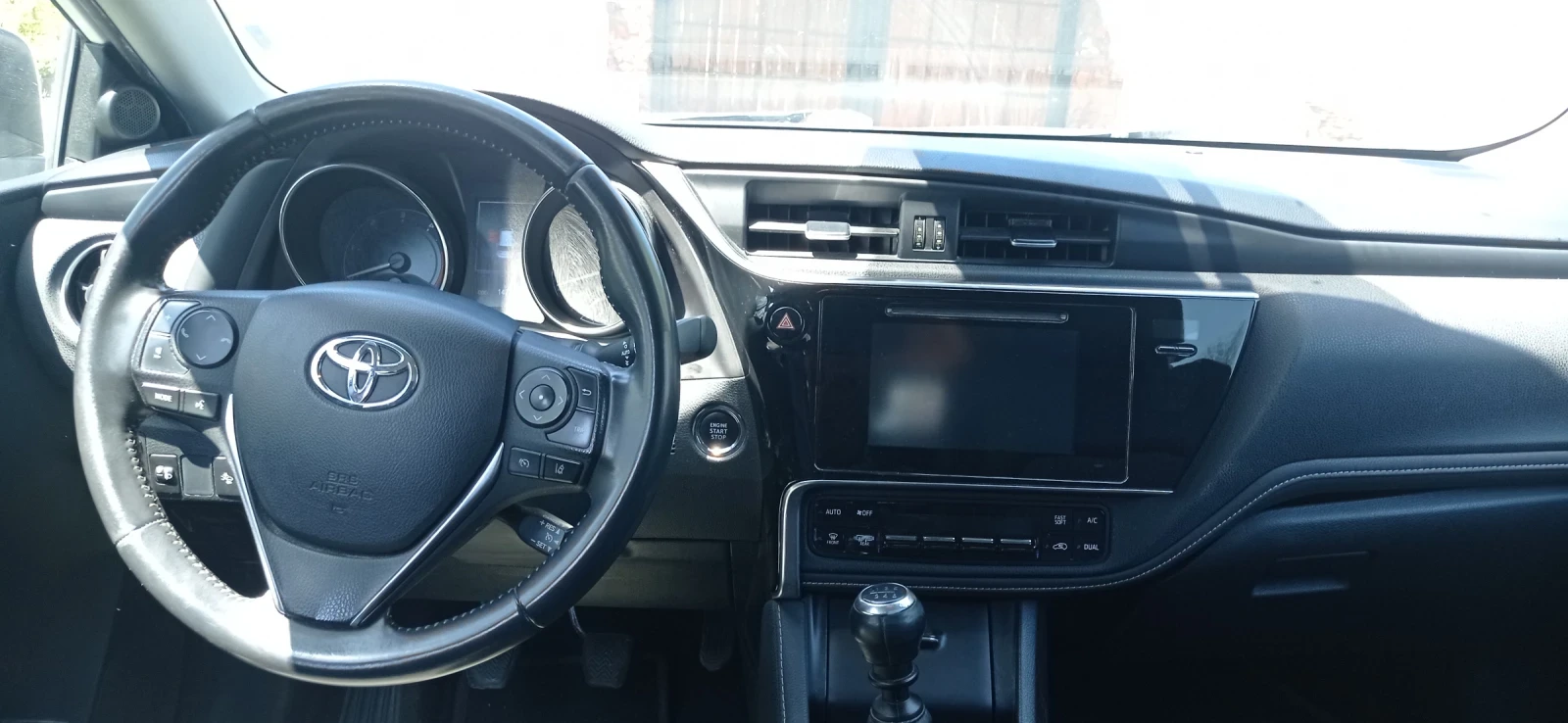 Toyota Auris, снимка 9 - Автомобили и джипове - 56335609