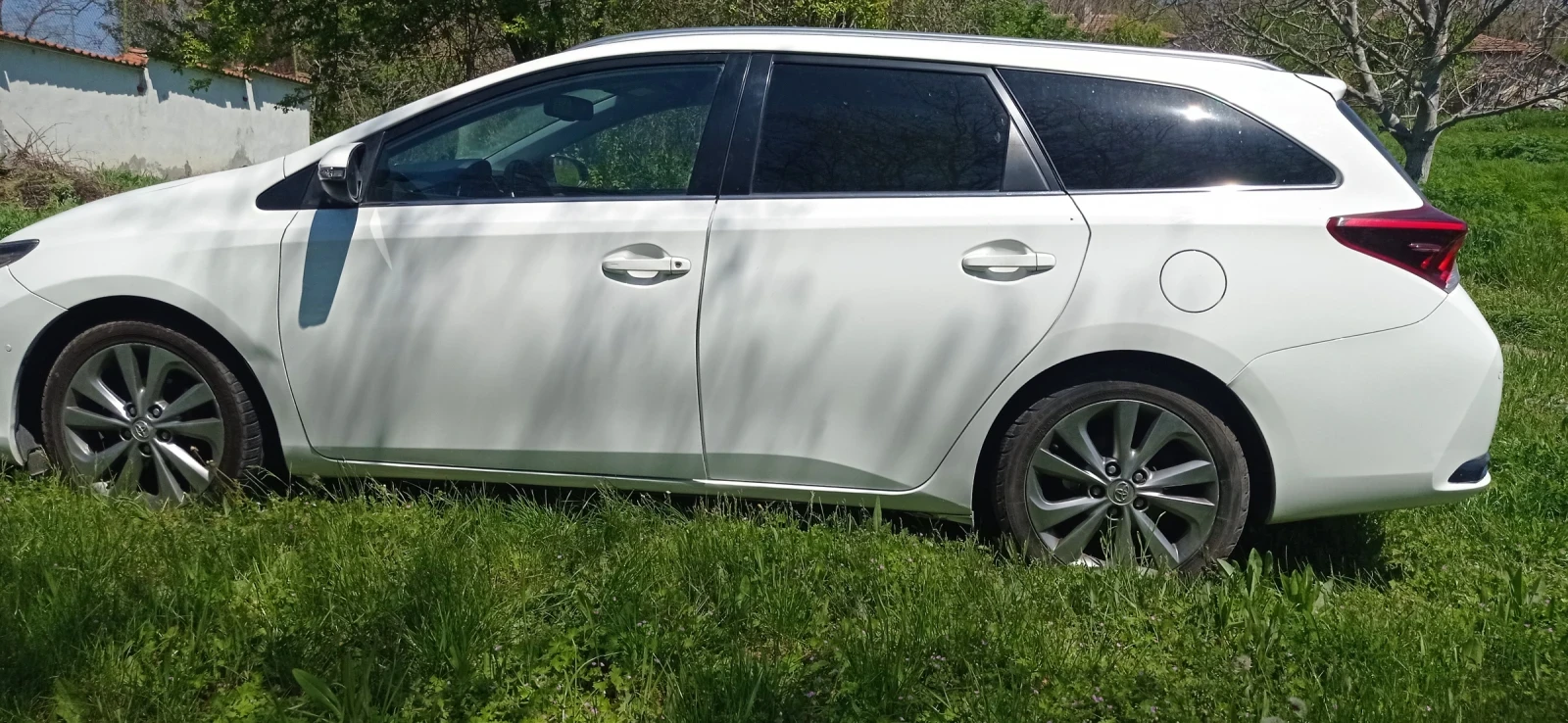Toyota Auris, снимка 3 - Автомобили и джипове - 56335609