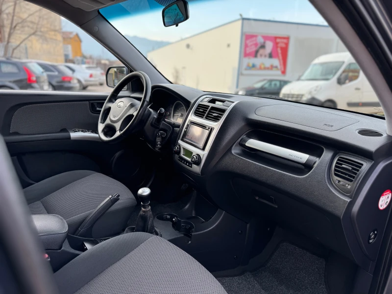 Kia Sportage 2.0CRDI Face Lift NAVI, снимка 8 - Автомобили и джипове - 48895490