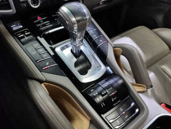 Porsche Cayenne 4.8 S 958 - изображение 9