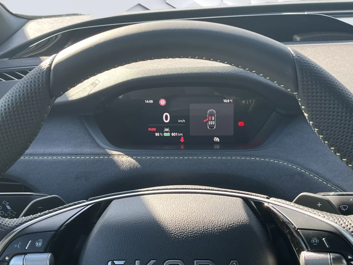 Skoda Elroq RS Matrix DISTR 360* Winter Pack+ HUD Massage , снимка 13 - Автомобили и джипове - 55385905