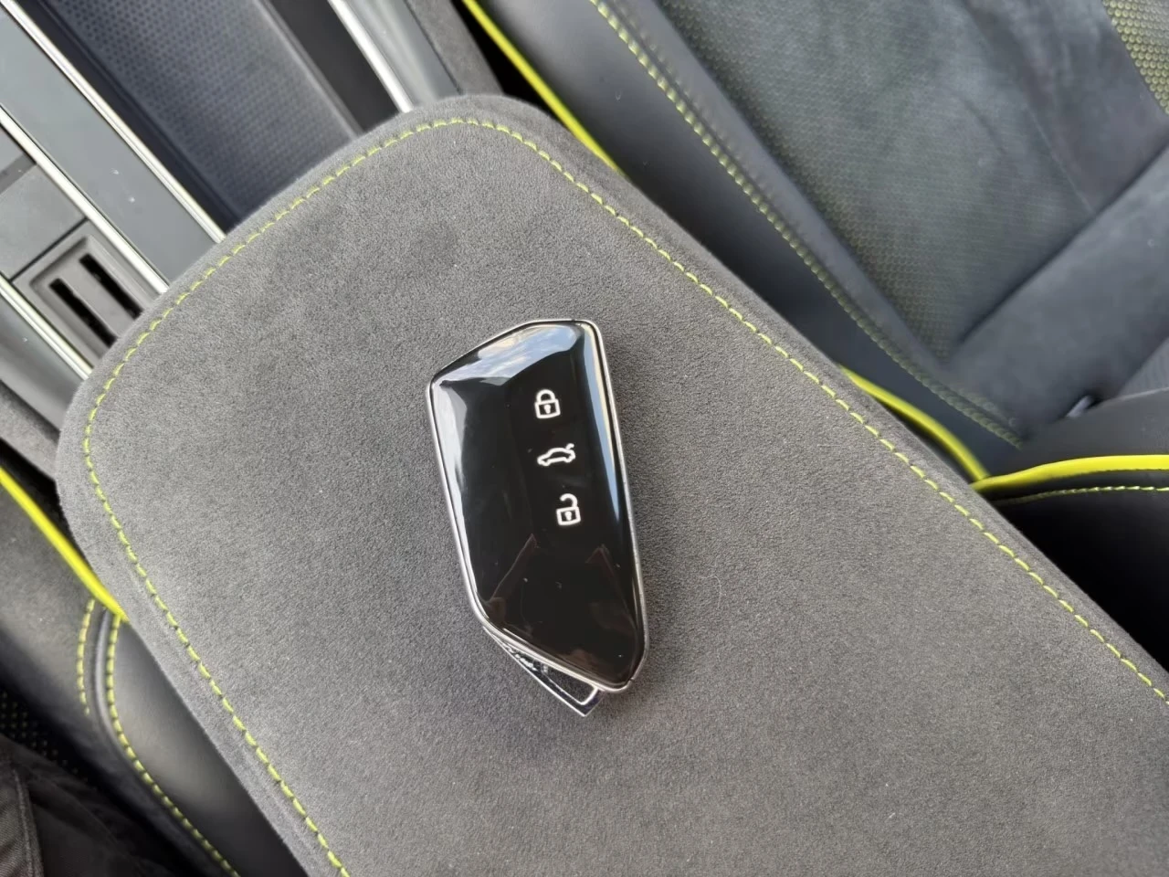 Skoda Elroq RS iV Matrix DISTR 360* Winter Pack+ HUD Massage , снимка 14 - Автомобили и джипове - 55195664