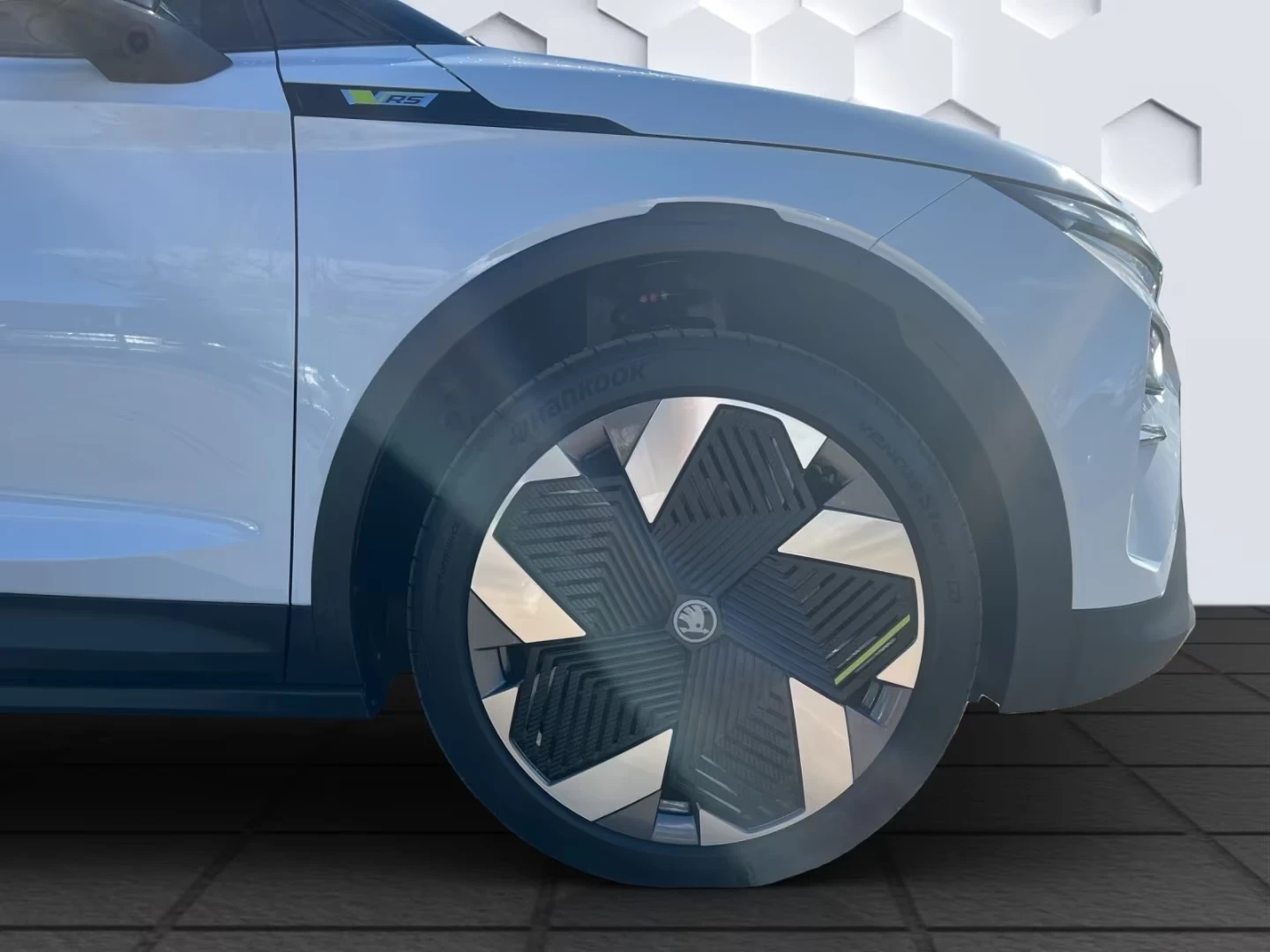 Skoda Elroq RS Matrix DISTR 360* Winter Pack+ HUD Massage , снимка 15 - Автомобили и джипове - 55385905