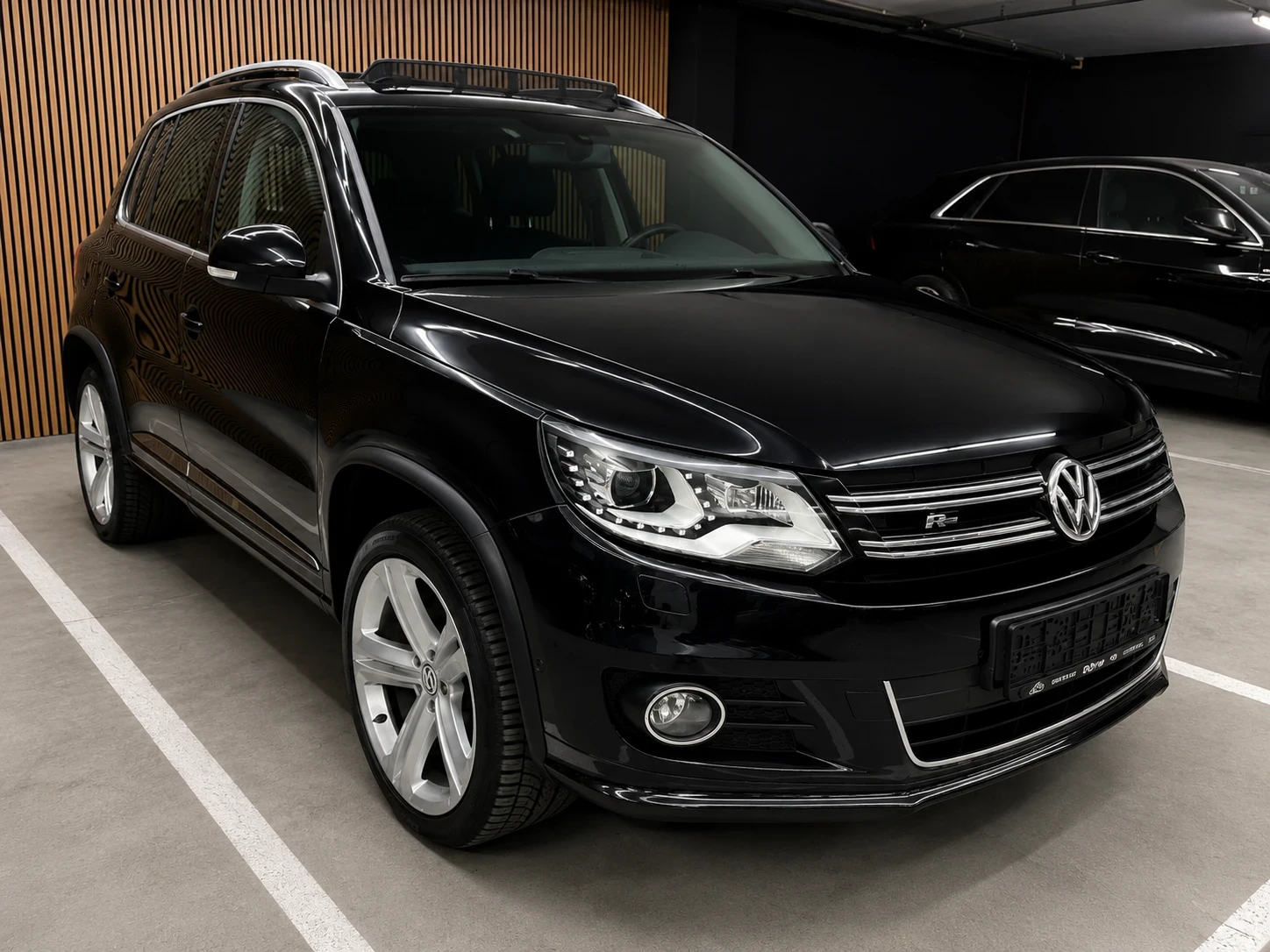VW Tiguan 2.0TDI::177 КС:: R LINE::PANORAMA::DSG::KAMERA::, снимка 3 - Автомобили и джипове - 54952275