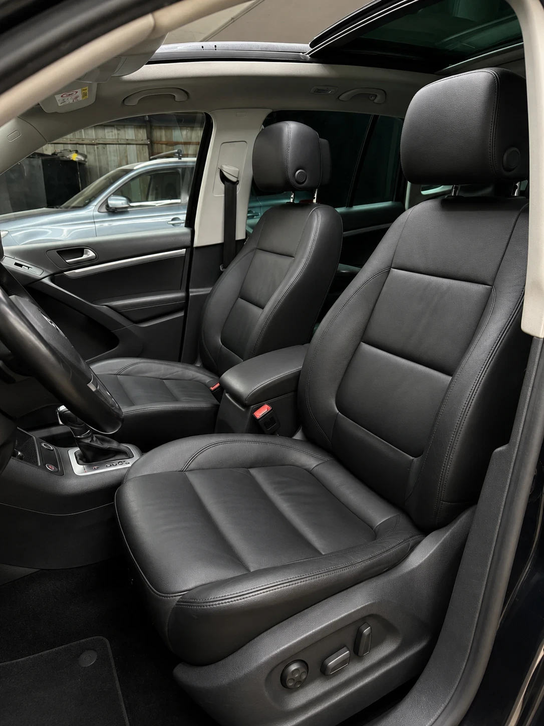 VW Tiguan 2.0TDI::177 КС:: R LINE::PANORAMA::DSG::KAMERA::, снимка 10 - Автомобили и джипове - 54952275