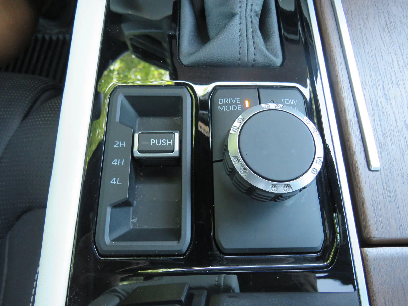 Toyota Tundra  HYBRID CAPSTONE HEAD UP PANO FULL* , снимка 13 - Автомобили и джипове - 55102677