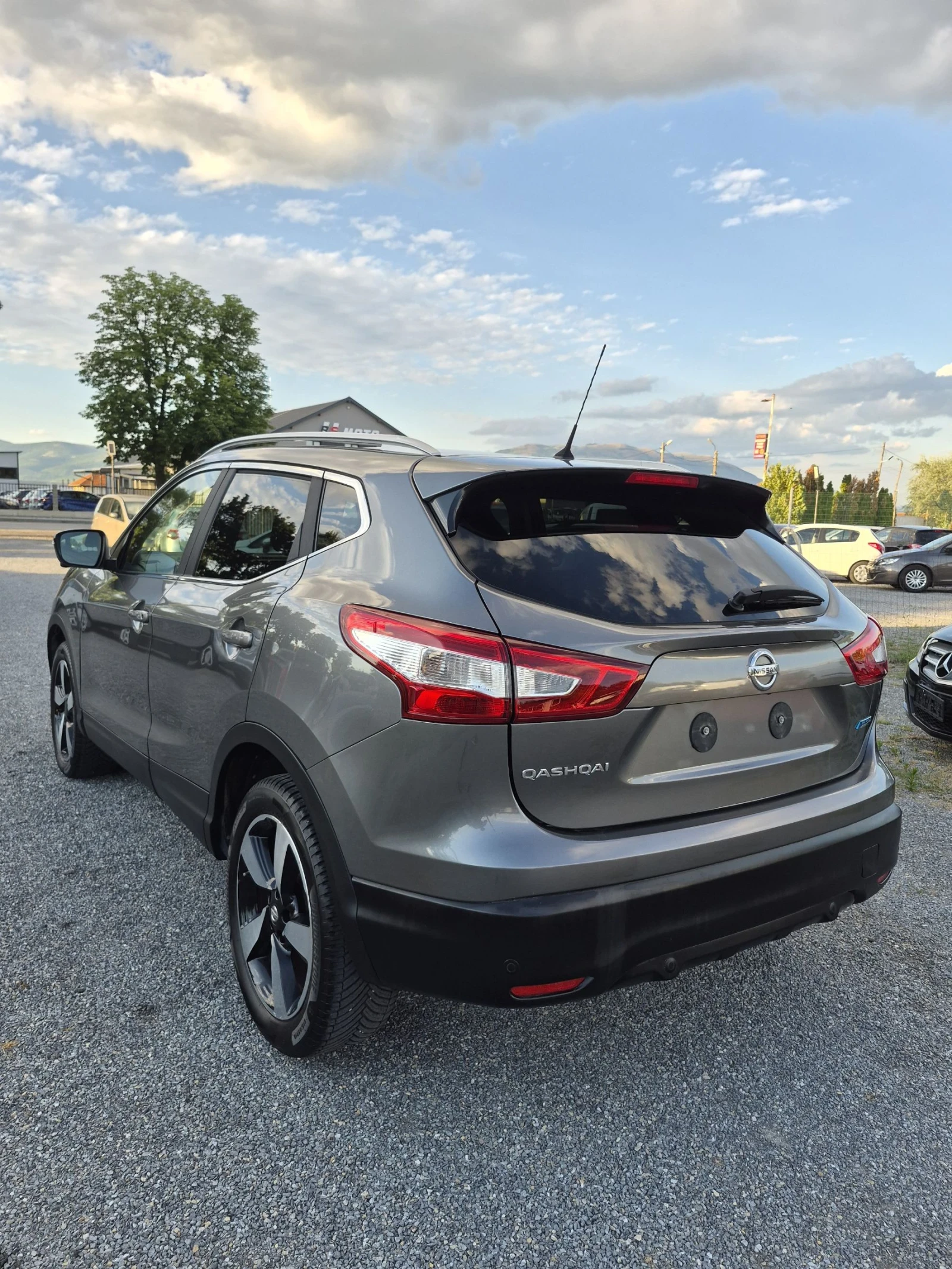 Nissan Qashqai 1.5 DCI * Tekna* Evro 6, снимка 4 - Автомобили и джипове - 55212345