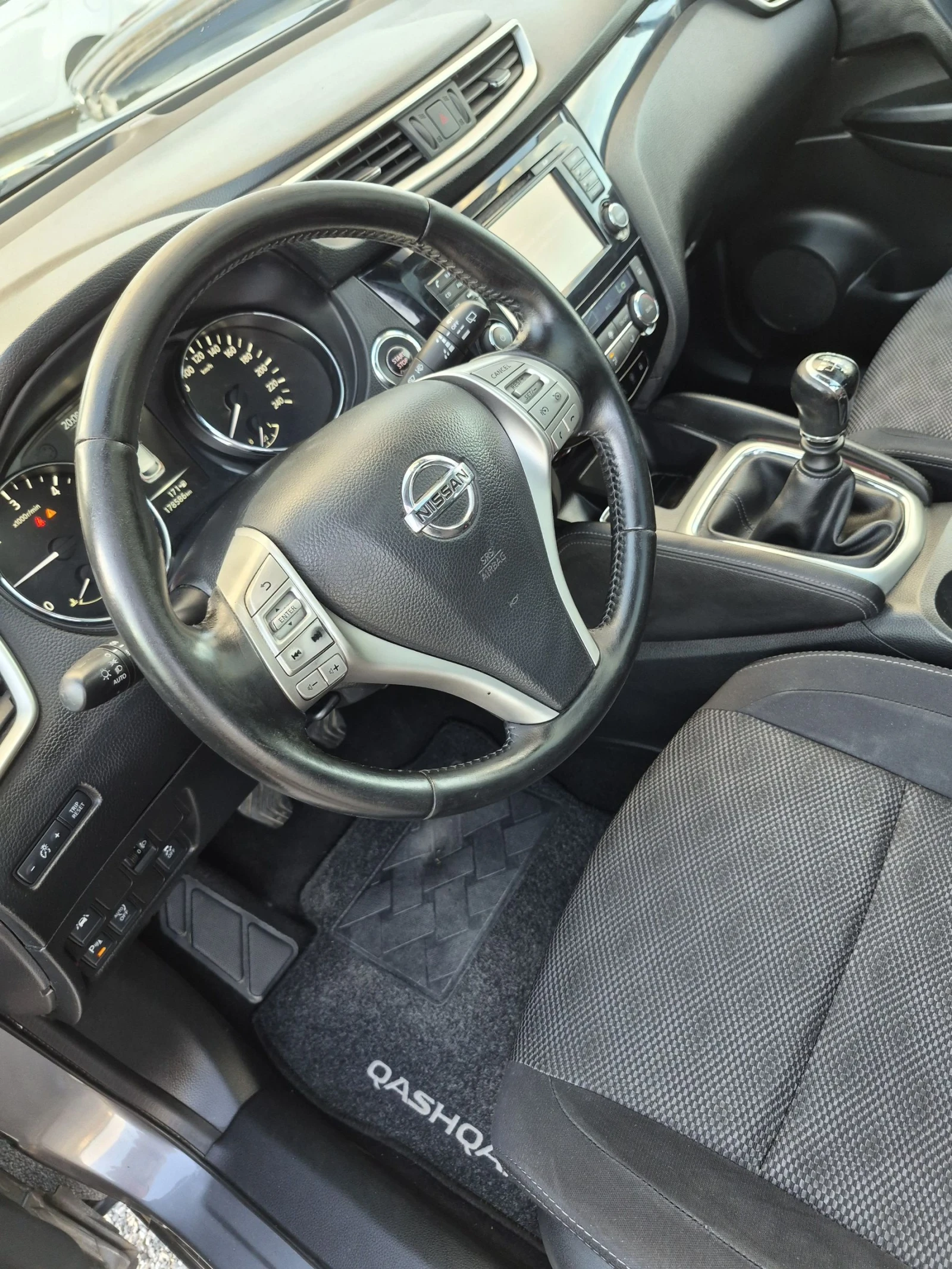 Nissan Qashqai 1.5 DCI * Tekna* Evro 6, снимка 13 - Автомобили и джипове - 55212345