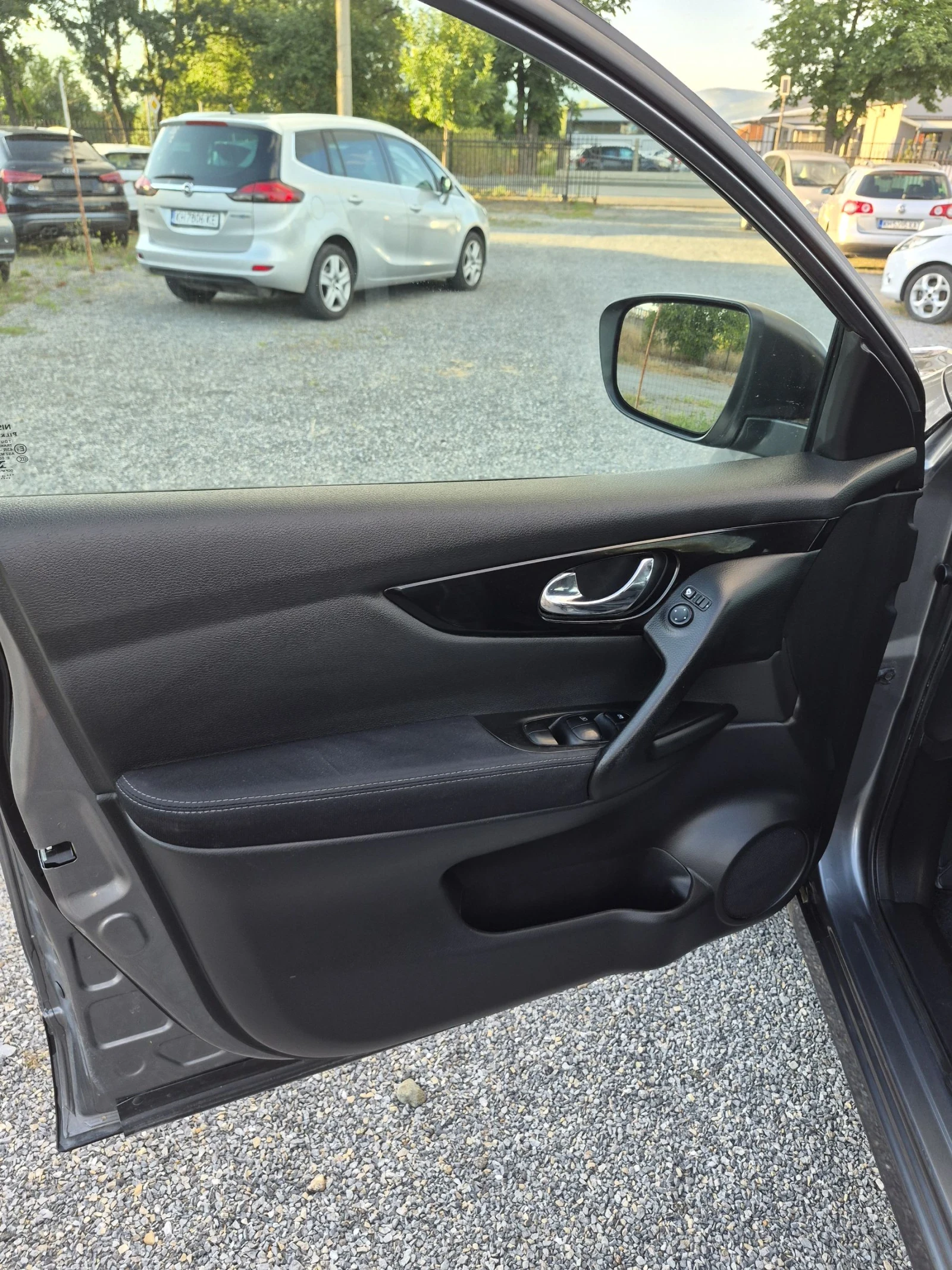 Nissan Qashqai 1.5 DCI * Tekna* Evro 6, снимка 11 - Автомобили и джипове - 55212345
