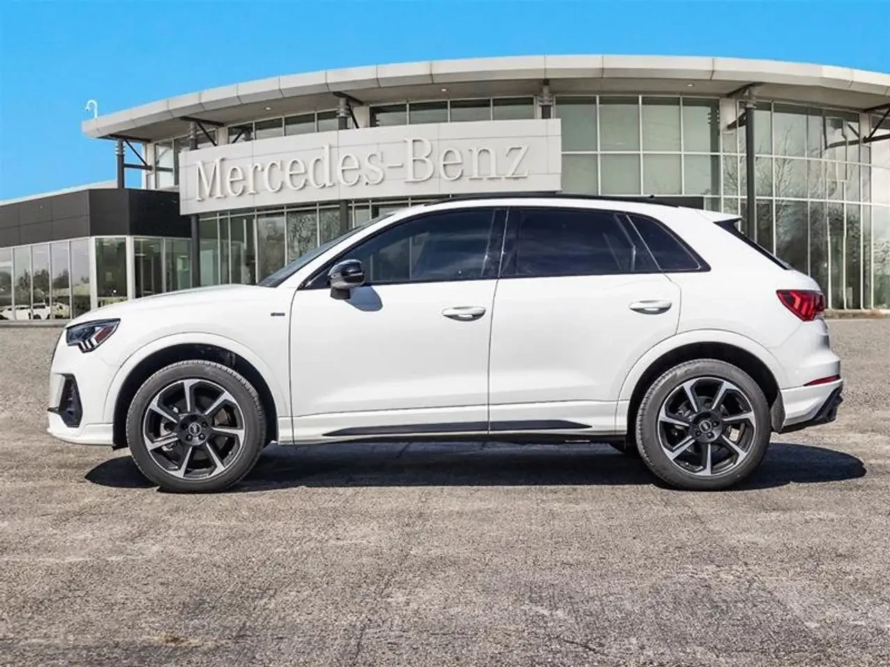 Audi Q3 LOW KMS! Great Value! All Wheel Drive, снимка 3 - Автомобили и джипове - 56736360