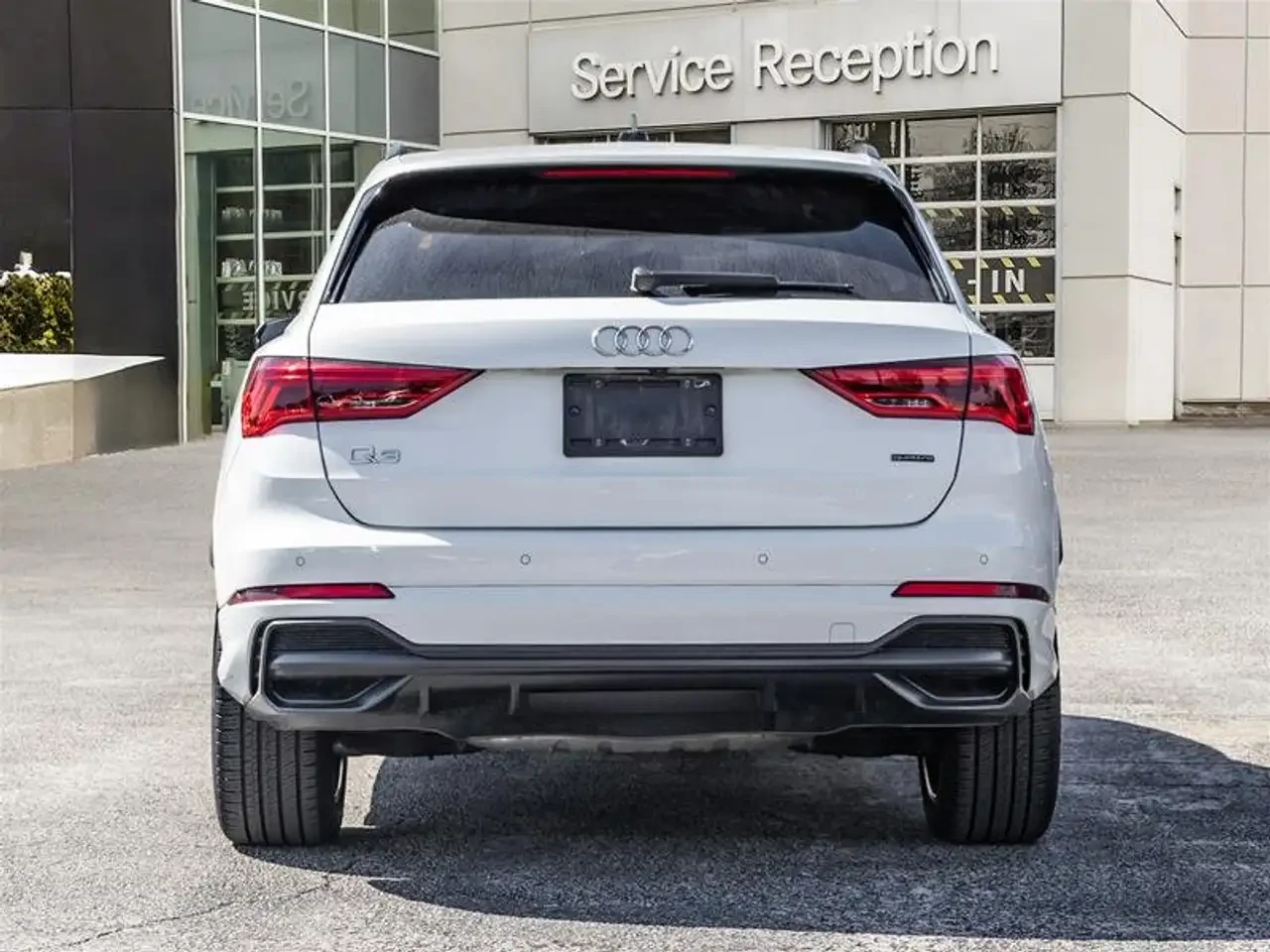 Audi Q3 LOW KMS! Great Value! All Wheel Drive, снимка 6 - Автомобили и джипове - 56736360