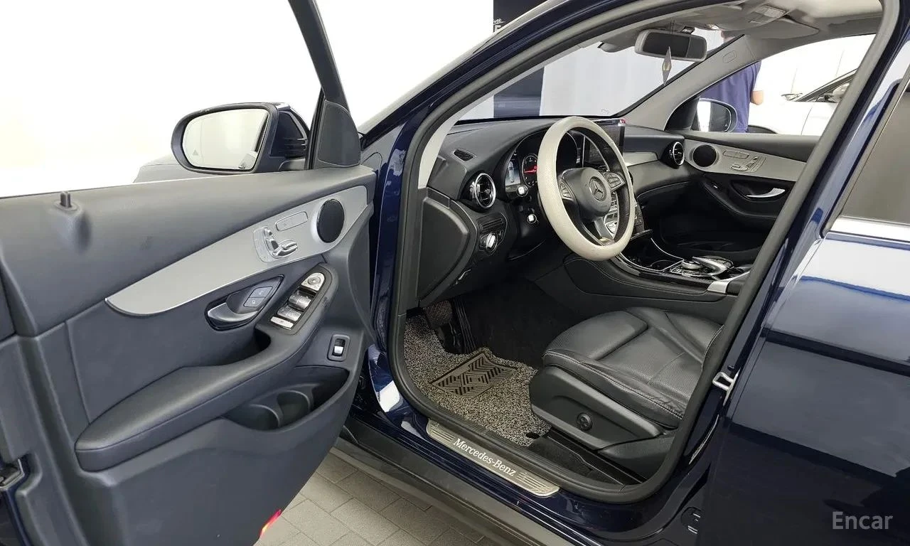 Mercedes-Benz GLC 220, снимка 10 - Автомобили и джипове - 56738491