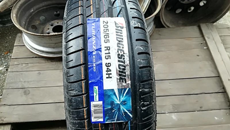 Гуми Летни 205/65R15, снимка 1 - Гуми и джанти - 25465255