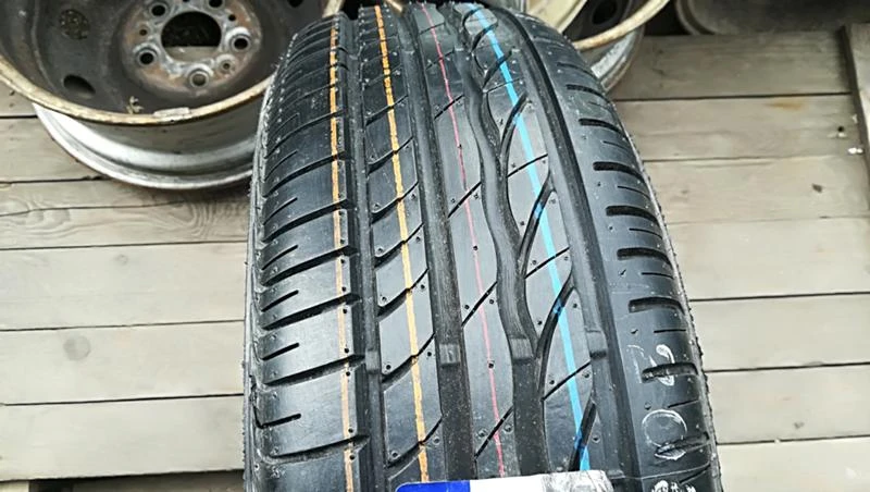 Гуми Летни 205/65R15, снимка 2 - Гуми и джанти - 25465255